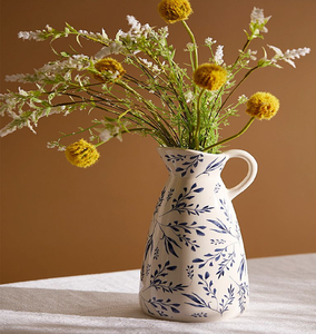 Petit vase en céramique irisé avec une finition émaillée unique, parfait pour mettre en valeur quelques tiges délicates, à prix de gros. - Product Image 3