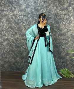 SEDA DE DISEÑADOR CON FONDO DE VESTIDO DE TRABAJO FANTÁSTICO CON DUPATTA FESTIVE WEAR PRECIO AL POR MAYOR ROPA ÉTNICA SKY LOW RANGE - Product Image 2