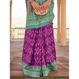 Fantástico Sari de Seda Estampado en Morado para Ocasiones Festivas y Bodas - Product Image 1