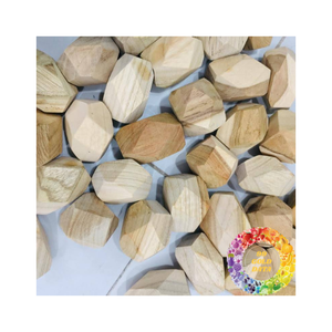 Juguete de roca de madera TUMI ISHI que fomenta la coordinación y la creatividad, ideal para programas de educación sensorial basados en Montessori - Product Image 3