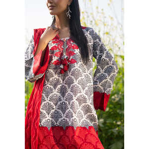 Ensemble 3 pièces brodé et imprimé en mousseline respirante avec dupatta CL-62206 – Broderie décorative chic - Product Image 4