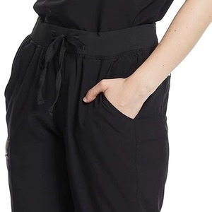 Uniforme de gommage médical pour femmes de qualité supérieure ensemble à manches courtes Design unique avec des couleurs personnalisées tissu tricoté respirant à faible quantité minimale de commande - Product Image 6