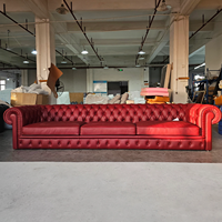 Rotes PU-Leder Chesterfield Sofa 3-Sitzer Gepolstertes Sofa mit Rollarmlehnen für Hotel Lounge Bar Club Möbelset