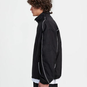 Veste de survêtement pour homme noir, design élégant avec coupe réglable, passepoil blanc, broderie 3D et matériel durable - Product Image 4