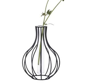 Vase en métal contemporain en fer Pièce maîtresse de table décorative minimaliste pour l'intérieur de la maison moderne et la décoration de bureau - Product Image 4