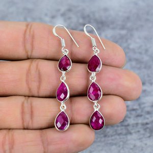 ทับทิมสามพลอยเงินสเตอร์ลิงต่างหูห้อยอินเทรนด์ทำด้วยมือรูปลูกแพร์สำหรับงานแต่งงานและงานเลี้ยงของขวัญ - Product Image 2