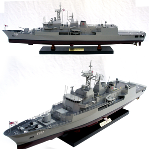 Modelo de Barco de Guerra HMAS ARUNTA FFH 151 - Barco de la Armada para Decoración del Hogar - Artesanía de Madera Pintada - Product Image 1