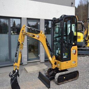 Mini-excavatrice sur chenilles Cat CAT 301.8, couleur jaune, équipement de construction - Product Image 1