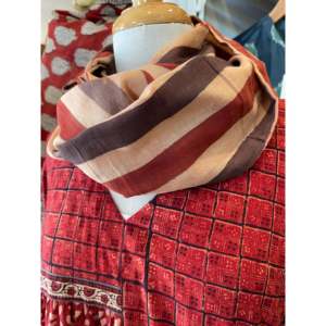 Cache-col en mousseline fine à rayures Ajrakh, jambières élégantes - Product Image 3