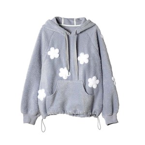 Sweat à capuche à manches longues de conception originale chaud et polaire tricoté fleur patch sweat à capuche décontracté - Product Image 4