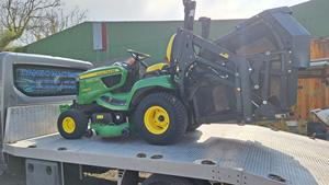 X950R John-deeere Ride-ON เครื่องตัดหญ้าที่เก็บหญ้าด้านหลัง - Product Image 3