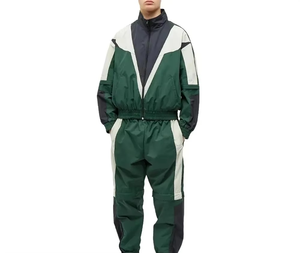 Veste de pluie légère et imperméable pour homme avec logo personnalisé, idéale pour la randonnée et offrant une protection légère contre la pluie - Product Image 4