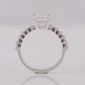 Anillo de compromiso de diamante cultivado en laboratorio de corte esmeralda de 3.00CT platino estilo moderno IGI certificado Pave ajuste boda Unisex - Product Image 6