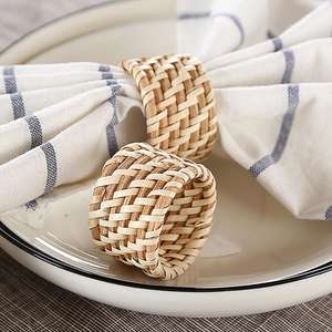 Anneaux de serviette de table fabriqués à partir de rotin naturel porte-anneau de serviettes de la plus haute qualité pour la décoration de fête - Product Image 1