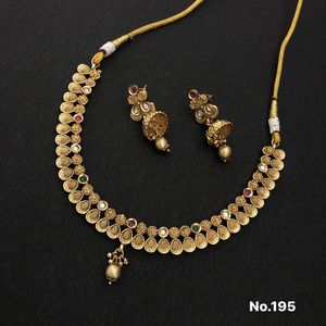 Conjunto de collar de oro inspirado en el patrimonio con gotas de perlas y trabajo Hexagonal Kundan, joyería étnica Ideal para ropa nupcial - Product Image 2