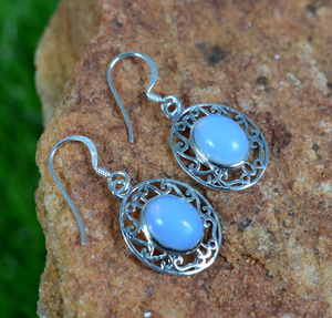 Meilleure qualité solide opalite laiteuse 925 boucles d'oreilles en argent Sterling Style Boho forme ovale belle pierre précieuse pour la fête - Product Image 1