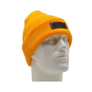 Bonnets de créateur d'hiver unisexes les plus vendus chapeaux en coton tricotés personnalisés de couleur unie pour hommes et femmes pour les scènes de plage - Product Image 1