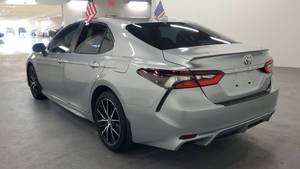 Toyota Camry SE 2024 Automático con Tracción Delantera, Asientos de Cuero, Techo Panorámico, Faros LED, 6.1-8L - Product Image 4