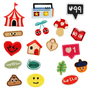 แผ่นปะติดเสื้อผ้าลายการ์ตูนน่ารัก ปักด้วยผ้าสักหลาดแบบรักษ์โลก รีดติดได้ พร้อมรูปหัวใจและดอกไม้ทำจาก PVC สำหรับติดหมวก - Product Image 3