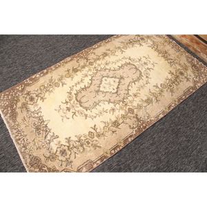 Alfombra de 3.5x6.4 pies, Alfombra Turca Vintage, Alfombra Marrón Geométrica con Elementos Florales - Product Image 3