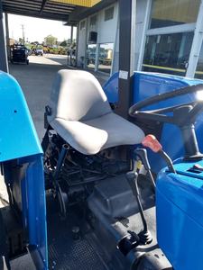 Hermoso Tractor de Ruedas Holland 8030 de 80HP con Motor, Caja de Cambios y Bomba en Venta a Precio Económico - Product Image 4