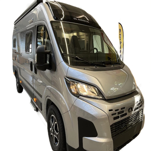 Caravane compacte moderne de luxe en aluminium gris, légère, pour 4 personnes, avec cuisine coulissante et salle de bain, idéale pour les voyages en famille. - Product Image 1