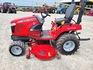 Compre un tractor Massey Ferguson GC1705 4WD de 23 hp de color rojo para trabajos multipropósito. - Product Image 3