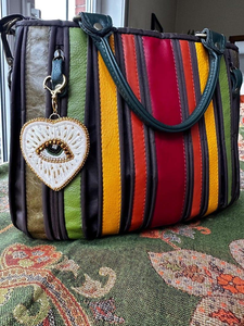 Llavero de Bolso Bordado con Cuentas de Semillas, Diseño Artesanal, Colgante de Bolso con Bordado de Cuentas Hecho a Mano - Product Image 3