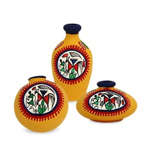 Jarrones Warli de terracota pintados a mano perfectos para exhibición o arreglos florales para suministro mundial desde la India - Product Image 1