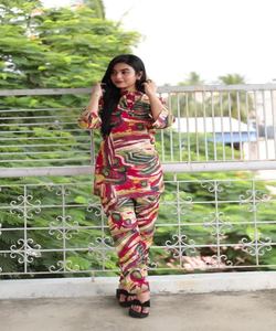 Chic élégant Fusion Salwar Kameez robe de style pakistanais moderne en tissu traditionnel pour les fêtes Kurta - Product Image 5