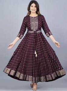 Robe traditionnelle en rayonne Anarkali pour femmes avec imprimé en feuille Nouveau design Ethnic Office Wear Kurti - Product Image 5