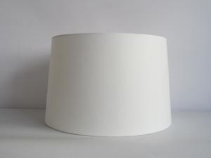 Lámpara de escritorio de madera con cilindro de diseño imperio moderno más vendida, pantalla de tela de lino para uso en interiores, la mejor lámpara de mesita de noche - Product Image 3