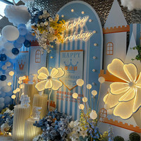 Accessoires de mariage, lumières décoratives florales en tissu LED alimentées par courant alternatif avec poteau télescopique pour salles de mariage, événements, fêtes