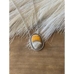 Collar de Jaspe Bumblebee Hecho a Mano en el Suroeste con Engaste de Plata de Ley - Product Image 1