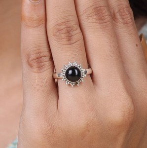 แหวนพลอยเงินสเตอร์ลิง925เยี่ยมสำหรับผู้หญิงขอบพลอยนิลทรงหลังเบี้ยขนาด7มม. การตั้งค่าขอบแบบวินเทจหรูหราสไตล์คลาสสิกสำหรับปาร์ตี้ - Product Image 5