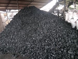 EL MEJOR VENDEDOR CARBÓN DE CÁSCARA DE COCO DEL PROVEEDOR DE VIET NAM CON ALTA CALIDAD SIN HUMO - Product Image 3