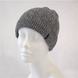 หมวกบีนนี่ถักสีพื้นหลายสีสำหรับฤดูหนาวใส่ได้ทั้งชายและหญิงพร้อมโลโก้ตามสั่ง - Product Image 4