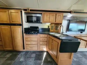 Autocaravana I-T-A-S-C-A SUN-O-V-A 33C USADA, MODELO 2012, ALTO RENDIMIENTO, 36 pies de largo, 2000 kg de carga útil, color oscuro, en venta - Product Image 4