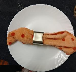 แหวนผ้าเช็ดปากชุบทองแบบทันสมัยที่ใส่กระดาษเช็ดปากโลหะงานแฮนด์เมดรูปทรงแฟนซีตกแต่งสำหรับงานแต่งงานขายส่งความต้องการ - Product Image 4