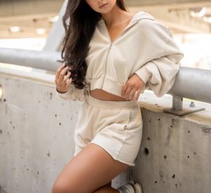 Streetwear d'été pour femmes meilleure vente 2 pièces ensemble short à séchage rapide qualité fermeture éclair veste courte genou Shorts gland couleur unie - Product Image 6