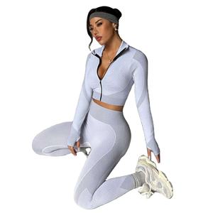 Ensemble de yoga athlétique personnalisé pour femme, collection automne : Leggings sans couture taille haute et haut court de sport à manches longues avec fermeture éclair, ensemble 2 pièces uni - Product Image 1