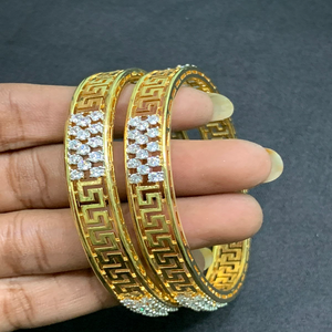 กำไลเพชรที่ดูหรูหราเหมือนกันสำหรับผู้หญิงกำไลเพชรเทียมที่มีคุณภาพสูงพร้อมความเงางามและความสง่างามเหมาะสำหรับงานปาร์ตี้ - Product Image 1