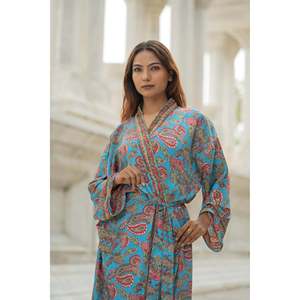 Kimono Suave y Sedoso Estilo Boho Chic para Mujer, Bata Larga y Ligera, Ropa de Estar por Casa Transpirable y Fluida, Perfecta como Pareo de Playa - Product Image 3