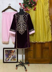 Presentando el nuevo conjunto Kurti Palazzo Readymade Indian Purple Red 3 PC Velvet Kurta Palazzo con Dupatta Partywear Long Top Set - Product Image 6