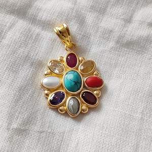 Colgante de Plata de Ley 925 con Piedra Preciosa Natural Navratan, Gema Auténtica de Nacimiento, Joyería Hecha a Mano para Aniversario de Bodas - Product Image 1