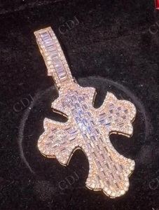 Moda Iced Out Baguette Cut Moissanite Colgante Plata de ley Cruz gótica Colgante Estilo Hip Hop Fabricante de joyería personalizada - Product Image 2