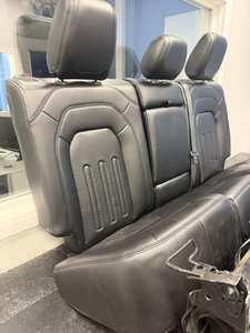 Fundas para Asientos Traseros de Coche, Juego Completo de 3 Piezas, Piel Sintética, Estilo Moderno, para Todas las Estaciones, Color Negro - Product Image 2