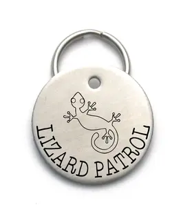 Étiquette de collier à suspendre avec logo en métal personnalisée et de qualité durable Étiquette de collier à suspendre en métal de marque gravée et écologique avec anneaux - Product Image 5