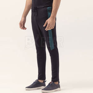 Pantalones cómodos y elegantes para Hombres hechos con tela ligera adecuada para actividades Casuales - Product Image 2