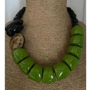 Collar de Resina Grueso de Moda con Detalles Rojos, Cuentas Hechas a Mano para Mujer, Especial de Navidad - Product Image 4